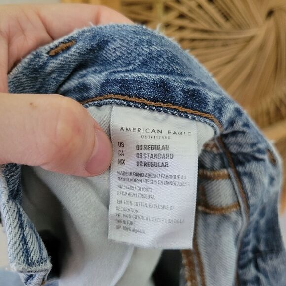 American Eagle Mom Jeans Cut Off Shorts Distressed Light Wash 00 Regular - Picture 5 of 8